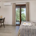 M&b Boutique Aparthotel Nea Roda
